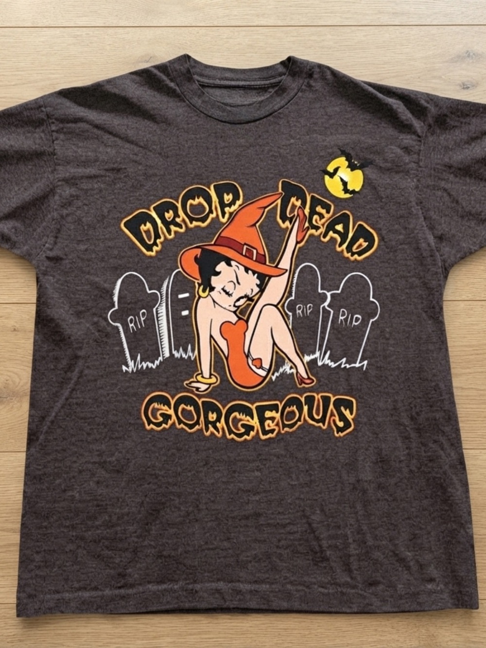 Gildan Charcoal Betty Boop 'Drop Dead Gorgeous' Halloween Tee